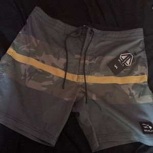 T&C Surf Board shorts in size 33